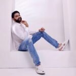 Kaptaan chappal White